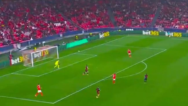 La loca victoria del Barcelona 5-4 tuvo quizás el gol más absurdo jamás visto en Champions League