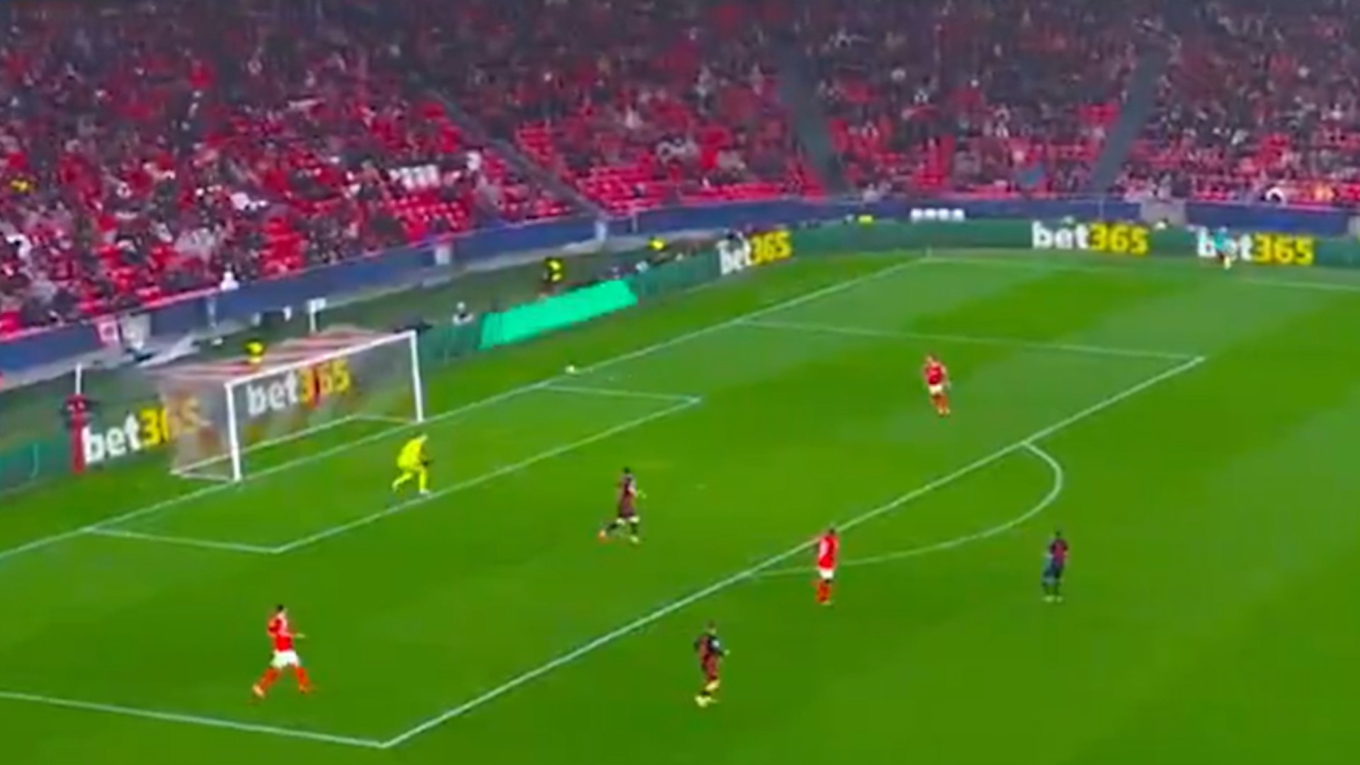 La loca victoria del Barcelona 5-4 tuvo uno de los goles más raros jamás visto