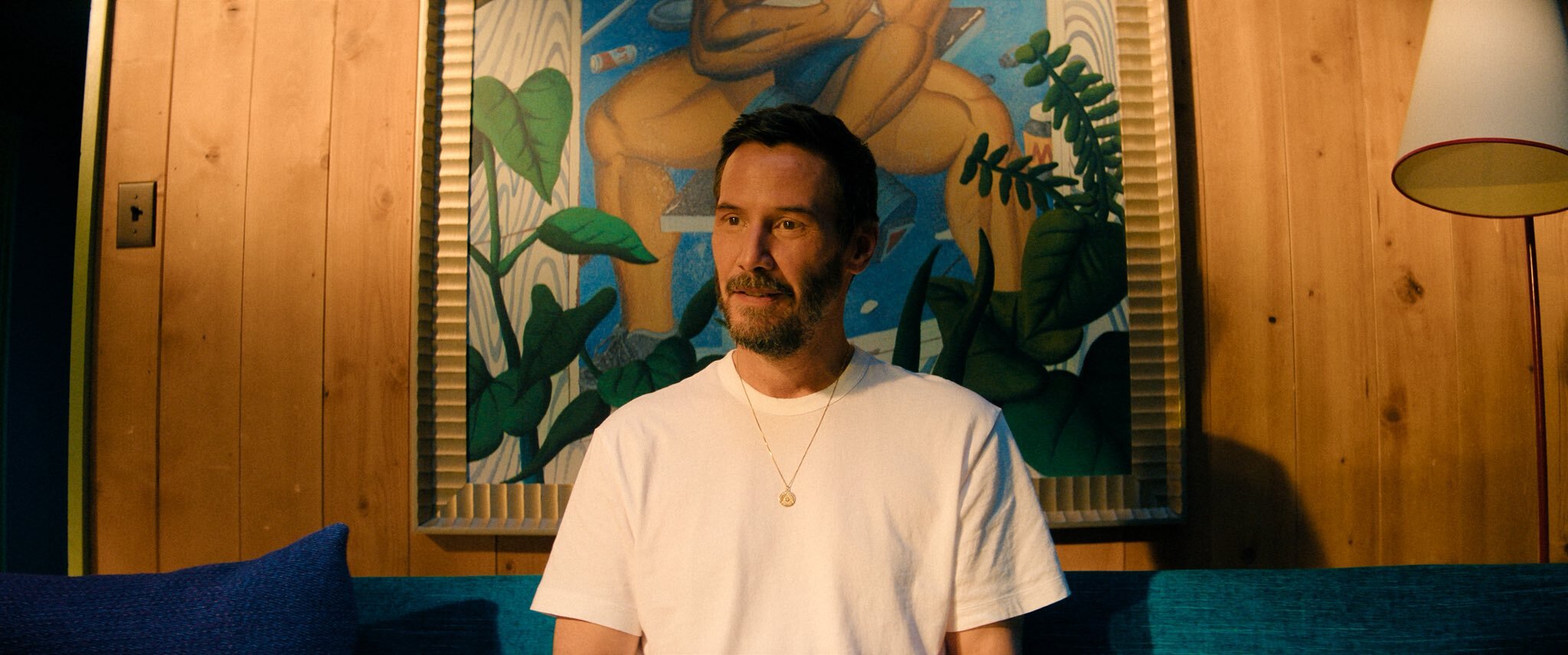 Todo el mundo parece odiar Keanu Reeves por alguna razón en la película de Apple TV Outcome