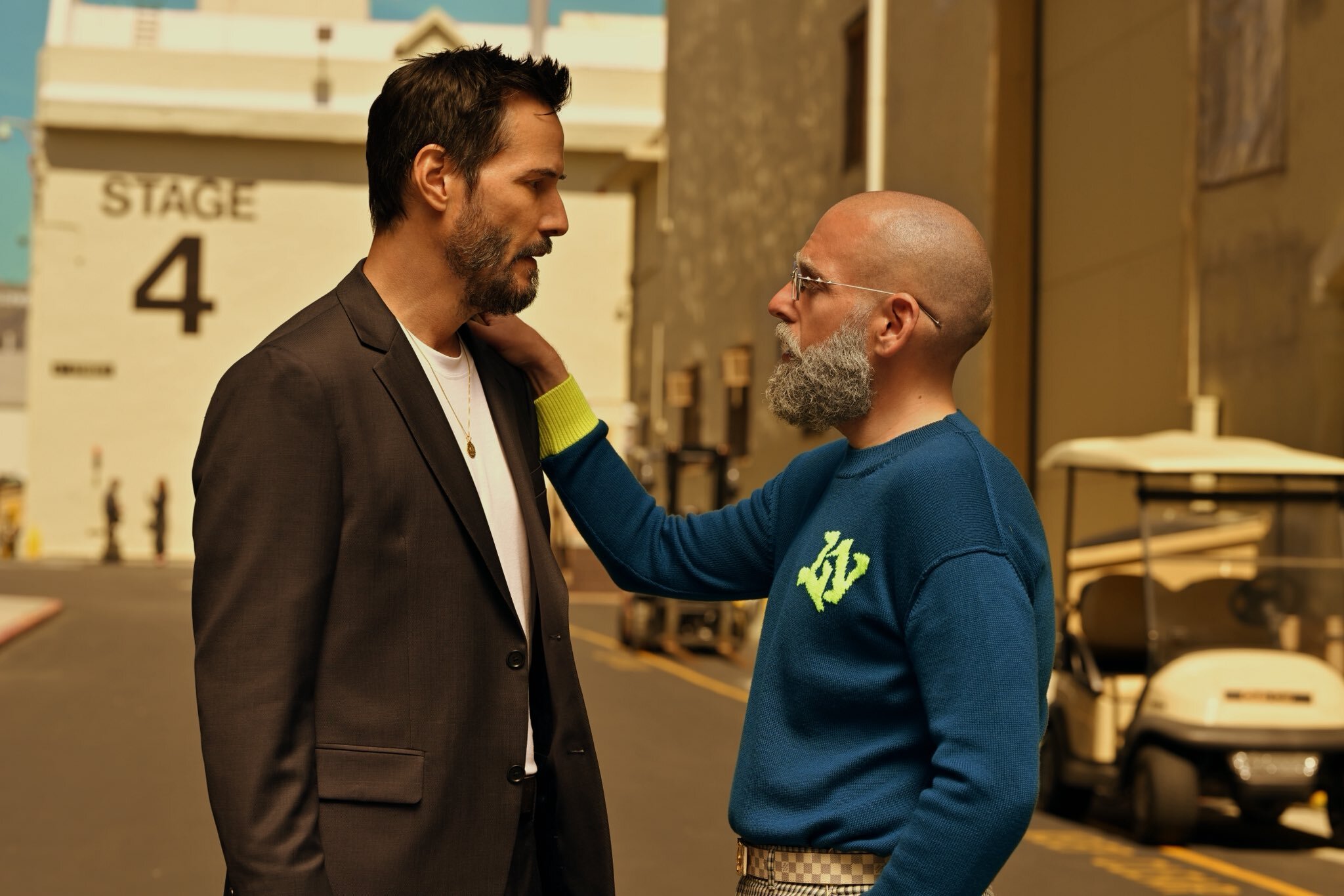 Keanu Reeves se corta el pelo a lo John Wick y Jonah Hill está irreconocible en el Apple TV's Outcome