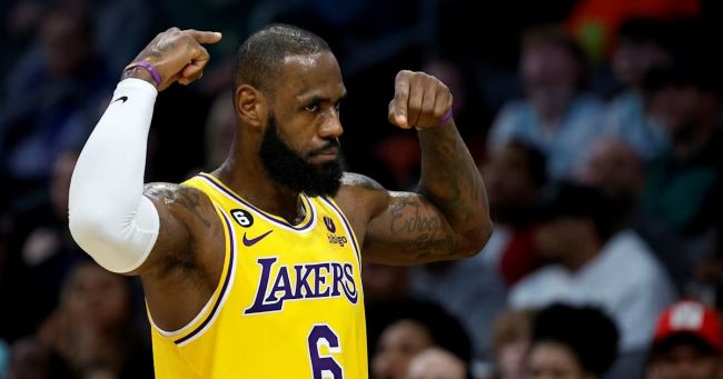 LeBron James es decisivo para una vacilante victoria de los Lakers sobre Phoenix Suns