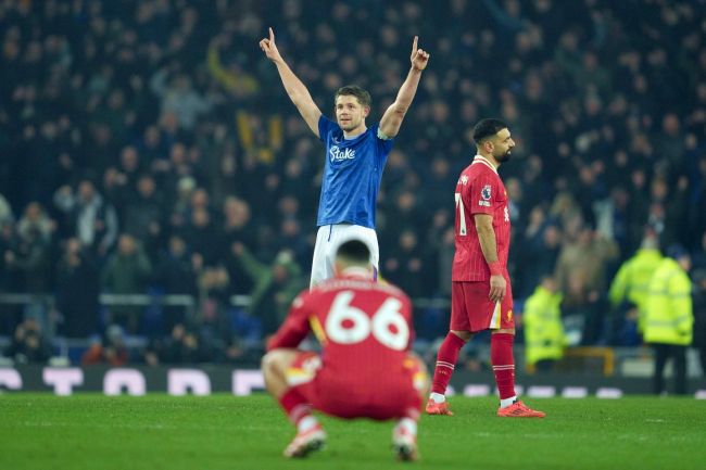 El Liverpool por fin se pone al día en la Premier League... y el partido termina con bronca