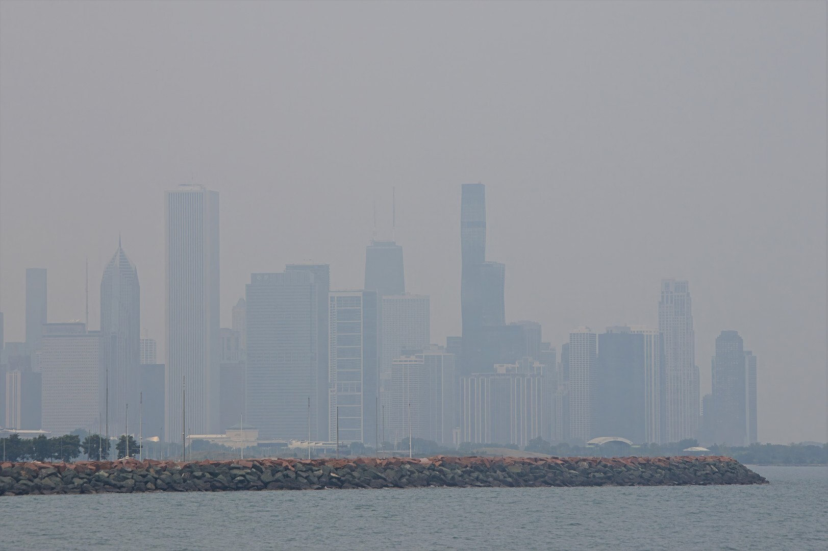 Nueva York está cubierta de humo por los incendios a tres días de la final
