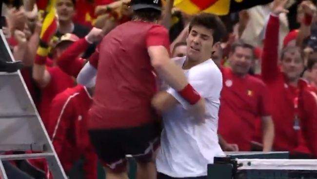 Polémica en el Bélgica-Chile de la Copa Davis por el choque accidental de los dos jugadores