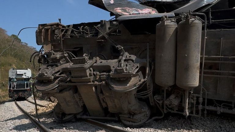El descarrilamiento de un tren mexicano causa al menos 13 muertos en Oaxaca