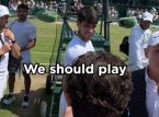 El momento en que Carlos Alcaraz conoció a Tom Holland en Wimbledon: "Deberíamos jugar"... ¿al golf?