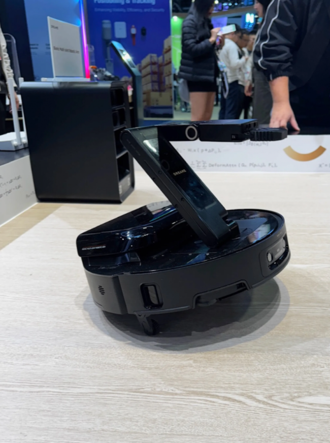 Una nueva era en robots aspiradores: Piernas, brazos y más