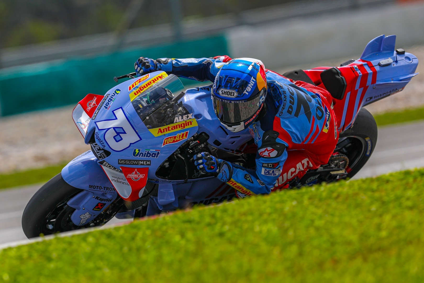 Álex Márquez sufre un brutal accidente en el GP de Cataluña, las primeras informaciones dicen que está fuera de peligro