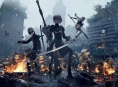 Yoko Taro, director de Nier, revela que los estafadores están revendiendo autógrafos falsos suyos