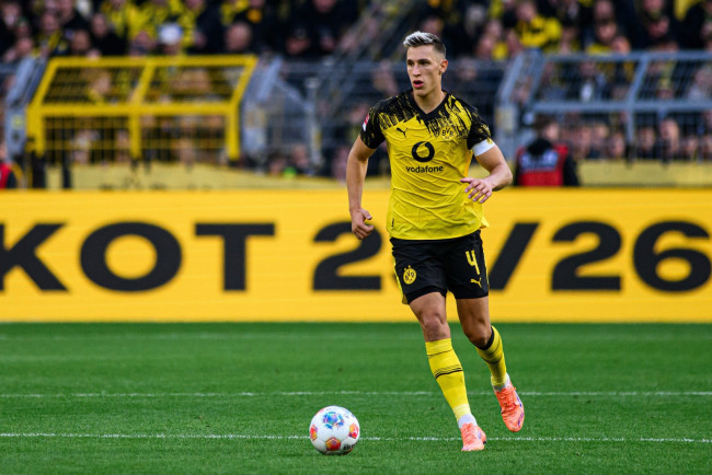 El Borussia Dortmund cierra una ampliación de contrato para Nico Schlotterbeck, pretendido por Madrid y Barcelona