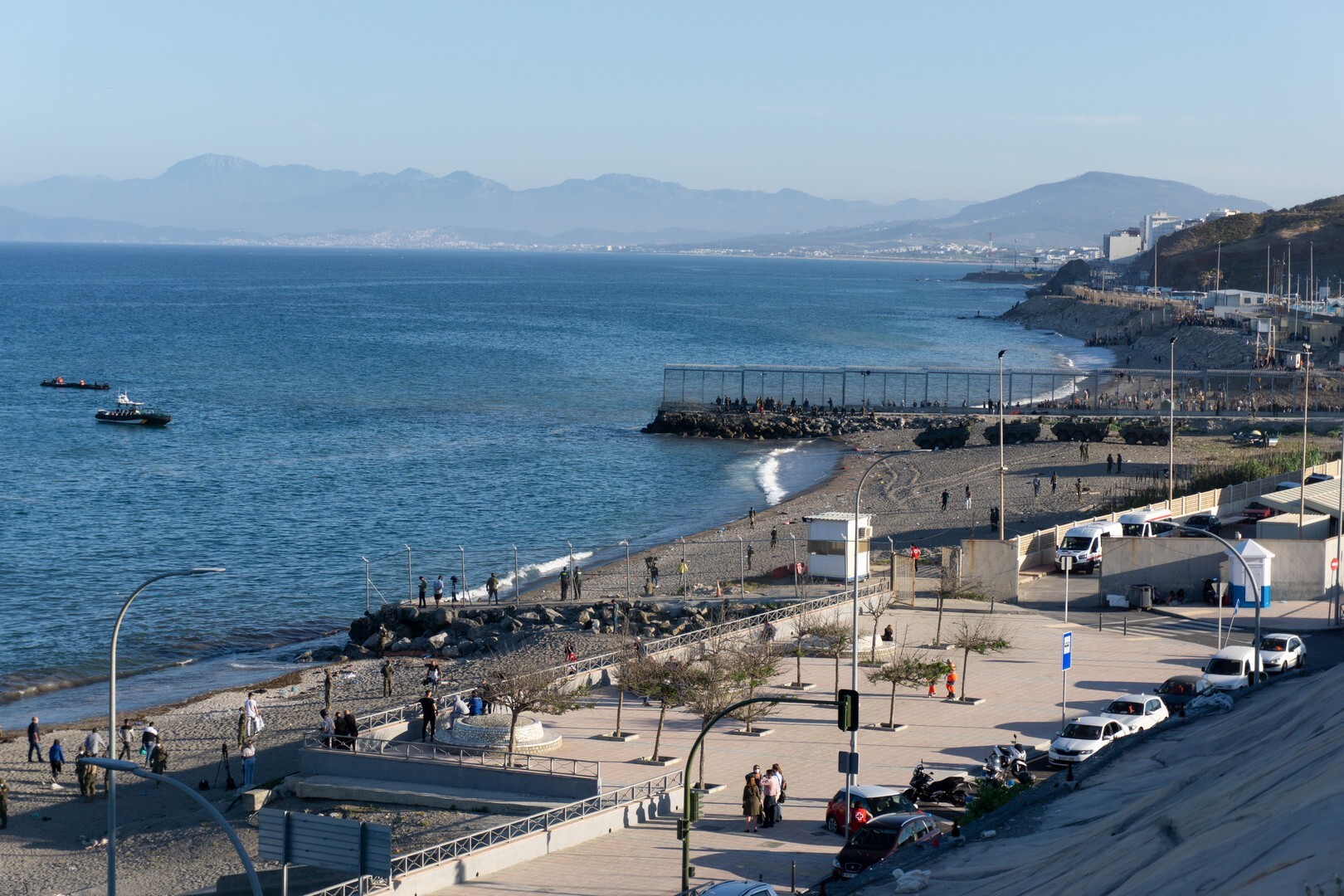 Crisis humanitaria en Ceuta: miles de migrantes cruzan la frontera española