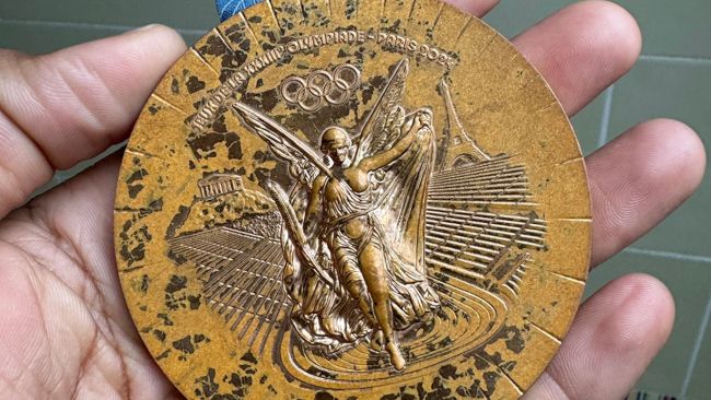El fiasco de las medallas de París 2024 continúa: ya se han devuelto más de 100