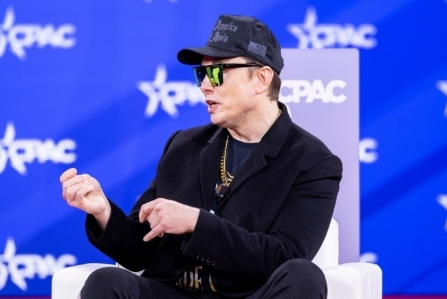 Elon Musk se convierte en la primera persona que vale más de 800.000 millones de dólares tras el acuerdo SpaceX-xAI