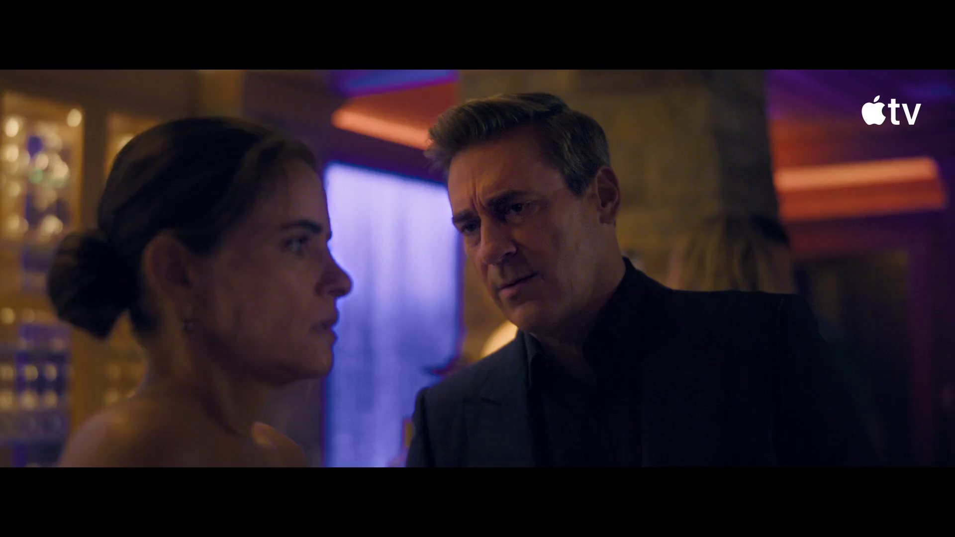 James Marsden causa una impresión similar a la del Gran Gatsby en la segunda temporada de Your Friends & Neighbors