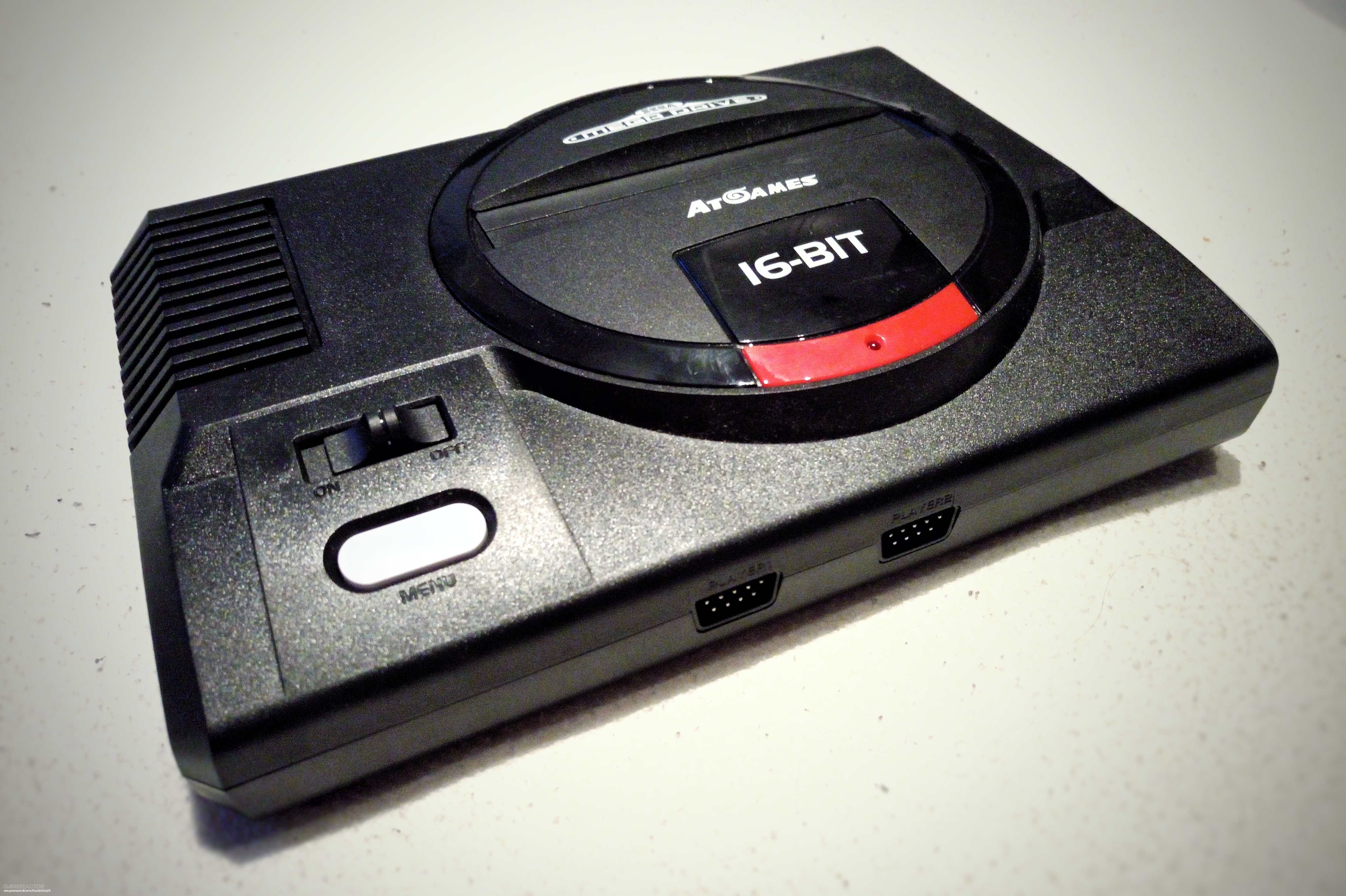 Sega se pone frente a Sony en la decisión de abandonar el formato físico: "Seguimos valorando la cultura de la venta física"