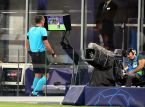 Un aficionado enmascarado sabotea el VAR en un partido de la 2.  Bundesliga, desenchufando el monitor