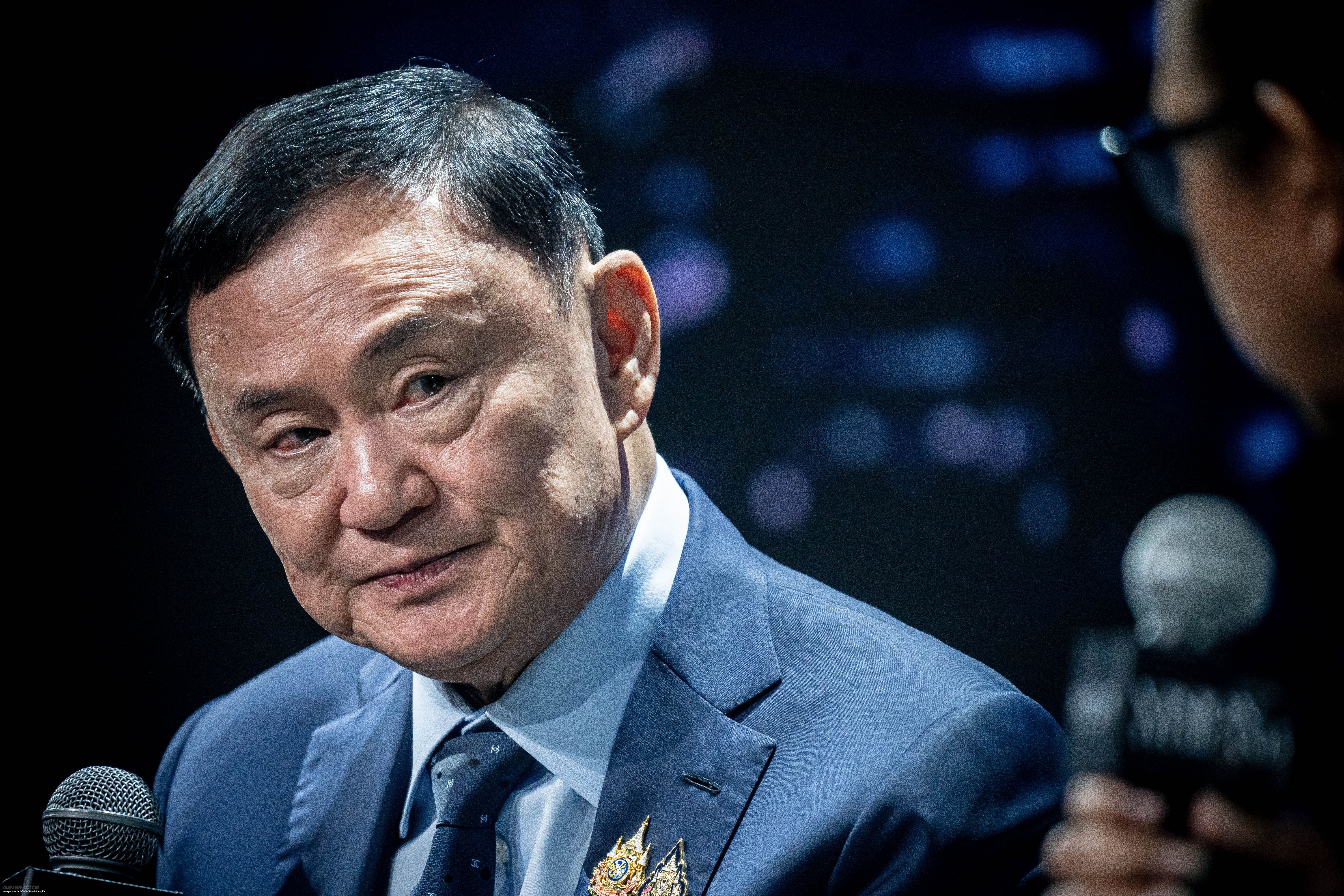 El rey de Tailandia otorga el indulto al ex primer ministro Thaksin Shinawatra, tras cumplir ocho meses de prisión