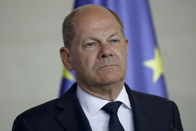 Olaf Scholz critica el plan de Trump de vincular la ayuda a Ucrania al acceso a las tierras raras