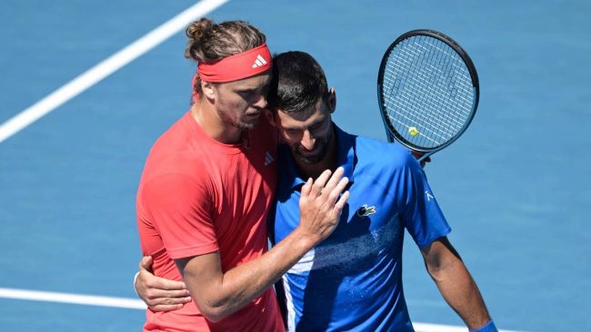 Novak Djokovic es abucheado tras retirarse a mitad de partido y Zverev le defiende: "Lo ha dado todo 20 años"