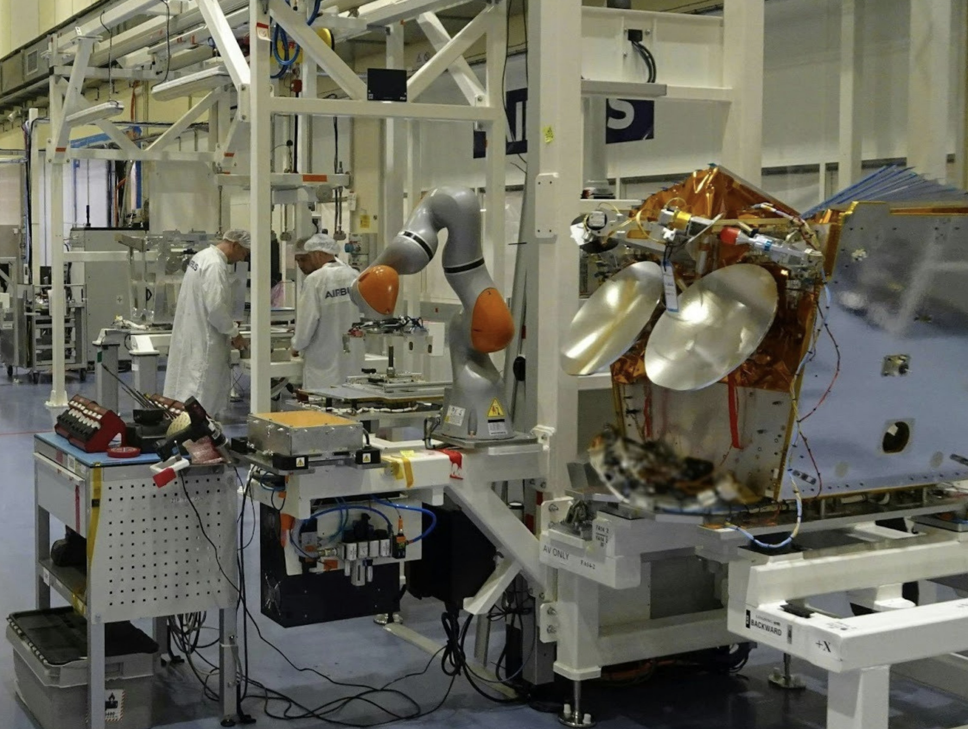 Eutelsat encarga 340 satélites OneWeb en un impulso multimillonario para rivalizar con Starlink