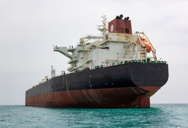 Estados Unidos estudia interceptar petroleros iraníes en el mar