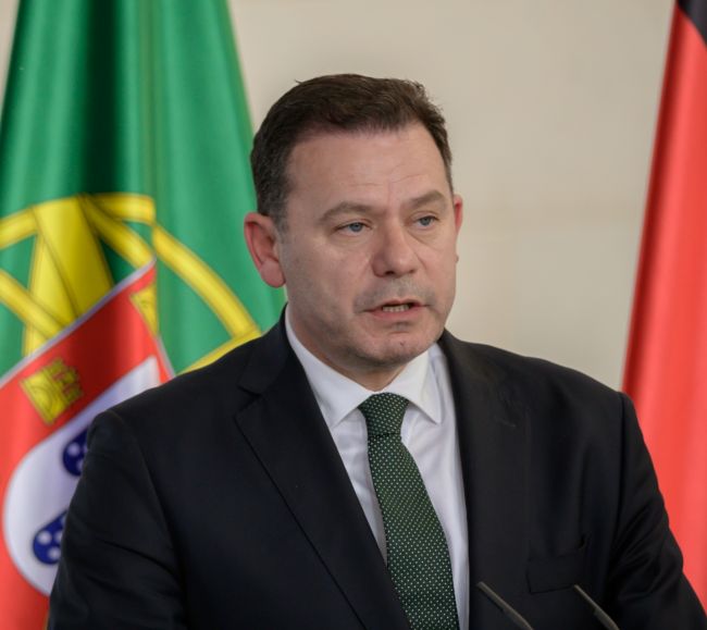 El gabinete de Portugal impulsa una moción de confianza en medio de la crisis política
