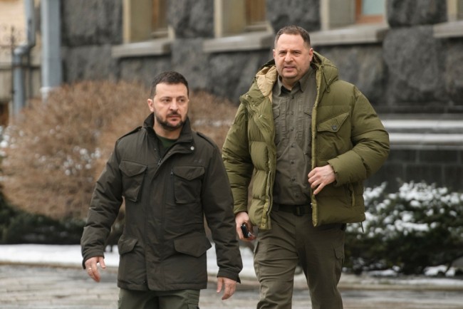 La policía anticorrupción ucraniana registra el domicilio del principal ayudante de Zelensky