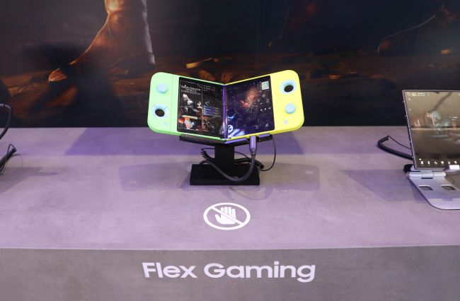 Samsung muestra un concepto de PC de juegos portátil y plegable