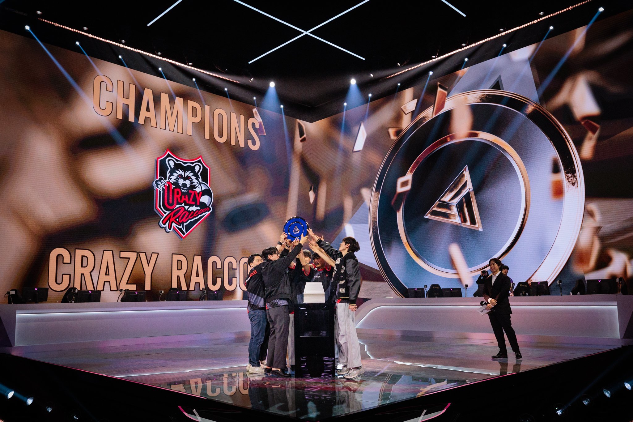 Crazy Raccoon son los ganadores del torneo Esports World Cup Overwatch 2