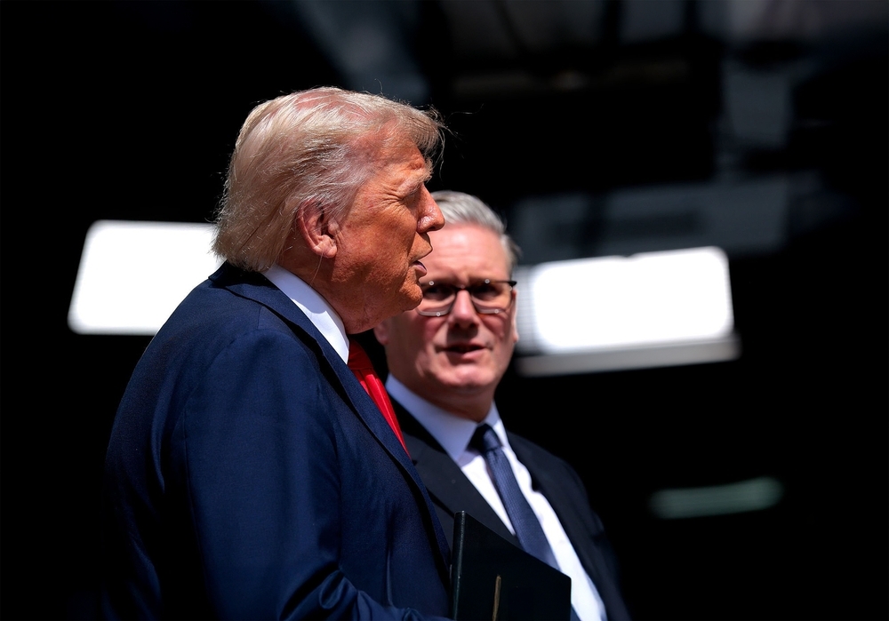 Trump es recibido en el Reino Unido con una ceremonia real