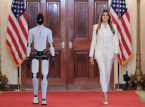 Un robot se une a Melania Trump en un acto sobre IA en la Casa Blanca