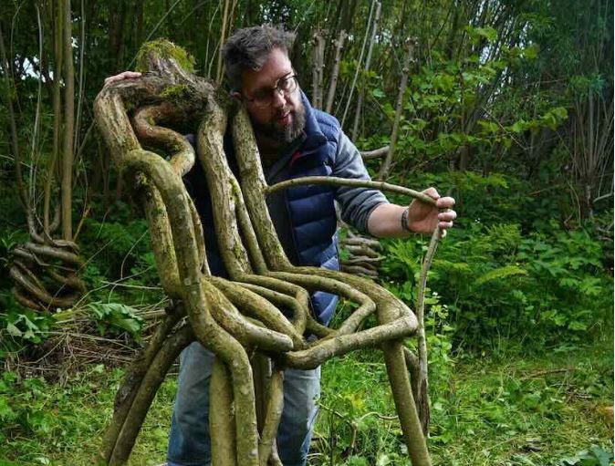 La primera granja de muebles de Gran Bretaña convierte árboles en sillas