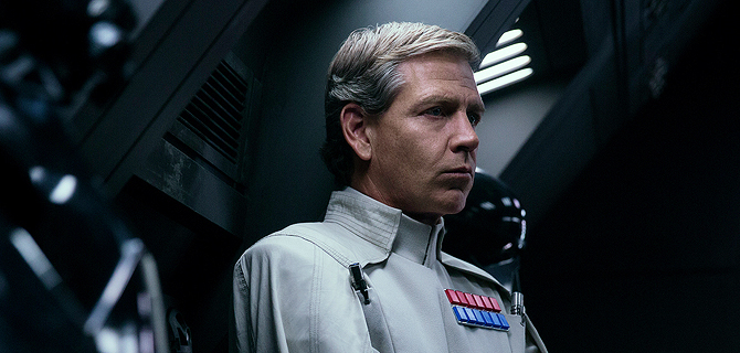 El brillante villano Orson Krennic de Ben Mendelsohn regresa en Andor: Temporada 2