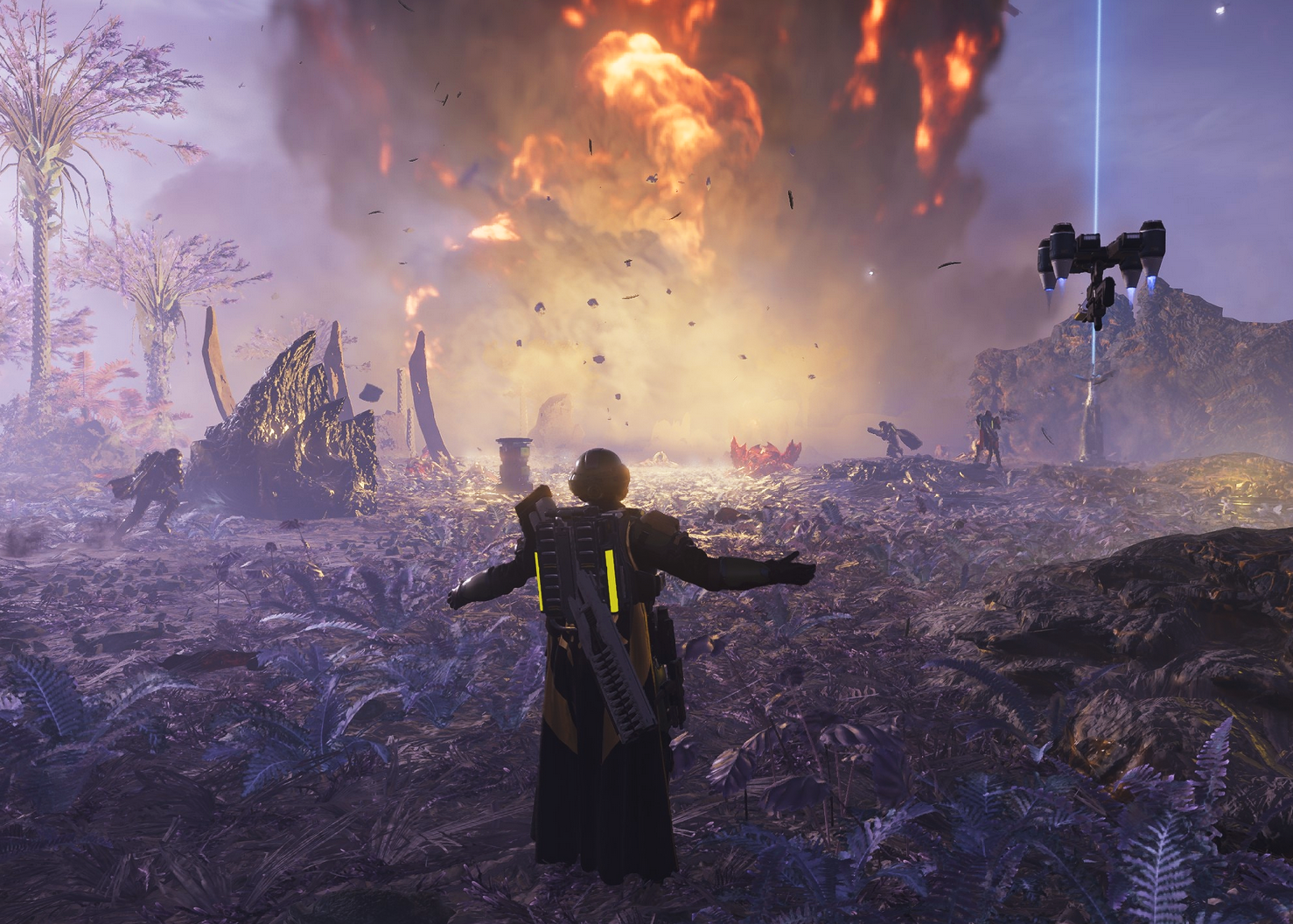 Un jugador de Helldivers II suplica por un arma cuerpo a cuerpo mientras machaca bichos y bots a codazos