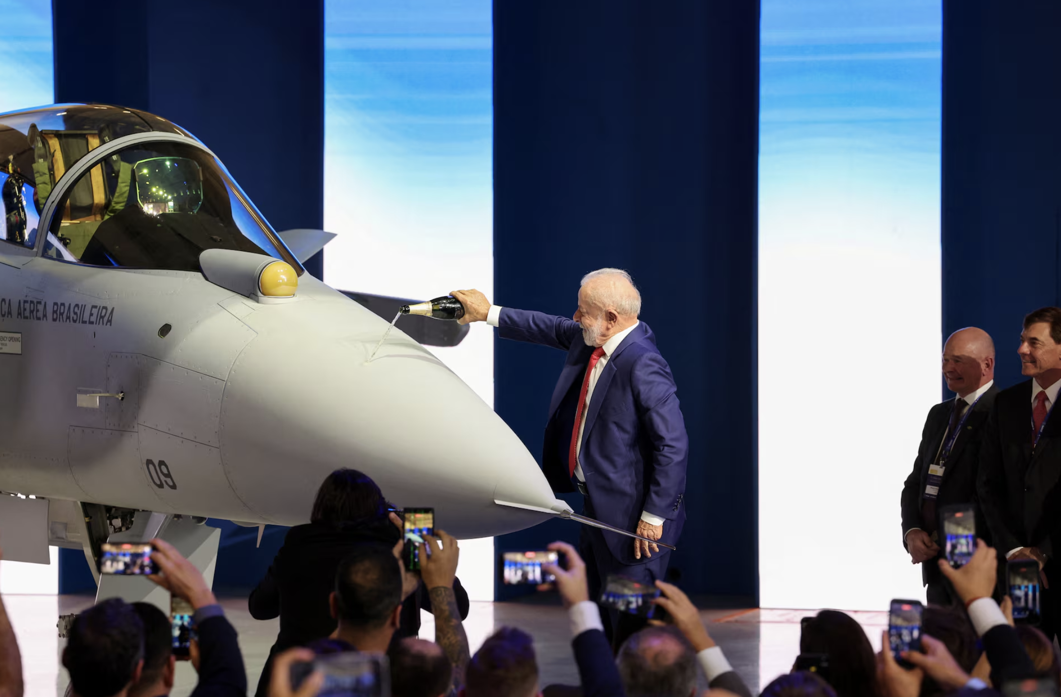 Brasil presenta el primer caza supersónico de fabricación nacional