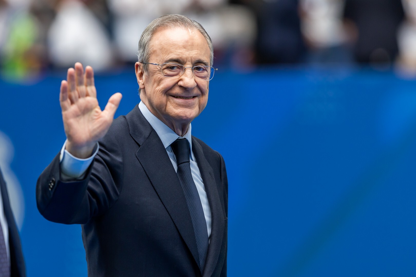 El colegio de árbitros de fútbol de España denuncia al Real Madrid y a Florentino Pérez