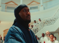 Mahershala Ali hace gala de sus habilidades con la espada, al estilo de Blade, en 'Your Mother Your Mother Your Mother'