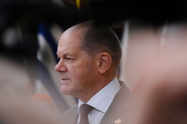 Scholz rechaza las críticas de Vance a la postura europea sobre la incitación al odio