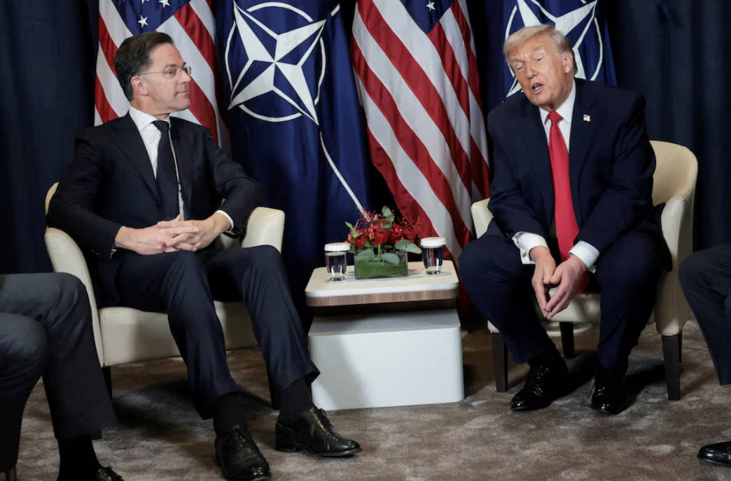 Trump reprende a la OTAN por Irán en su reunión con Rutte
