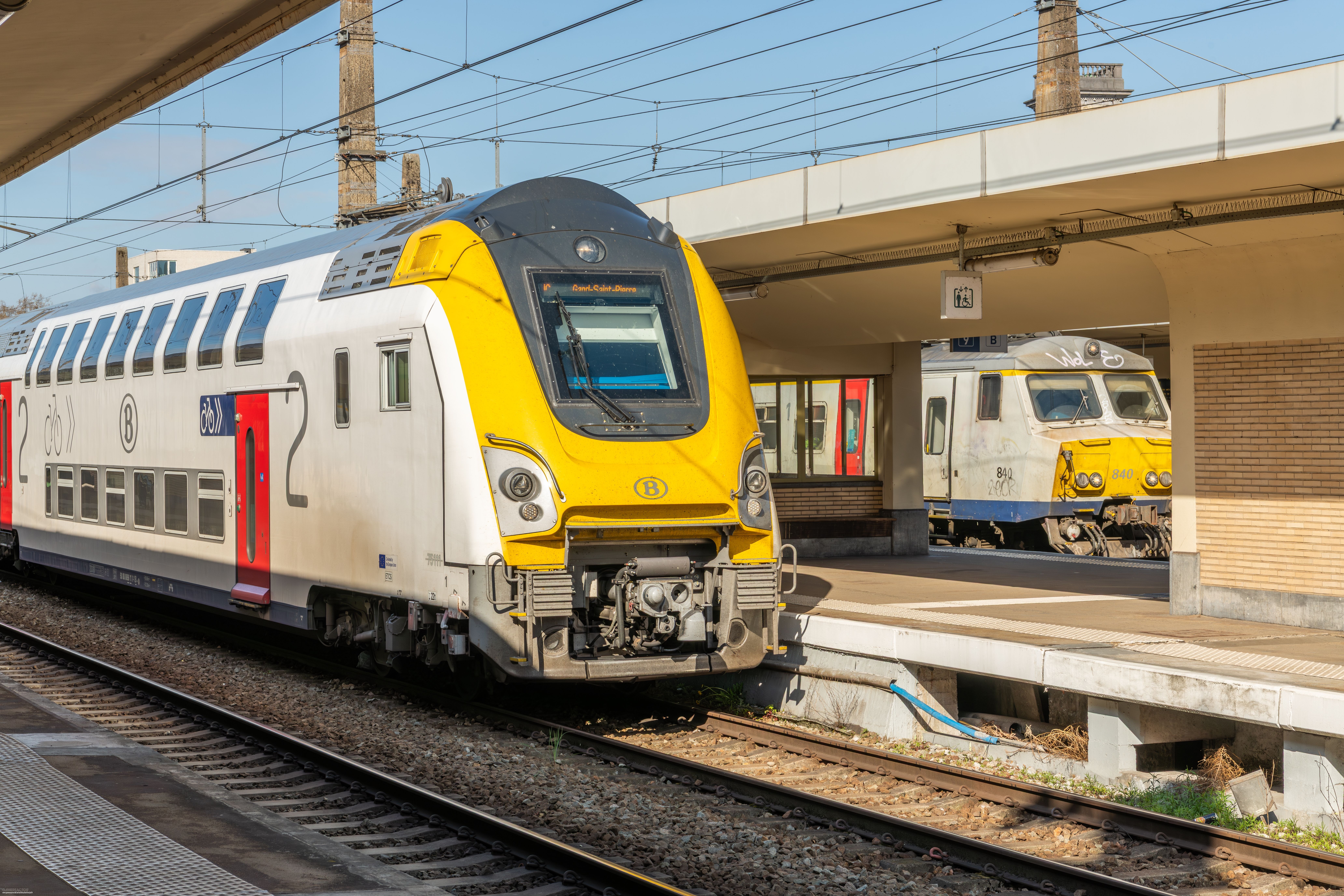 Accidente mortal en Bélgica: Un tren choca con un autobús escolar