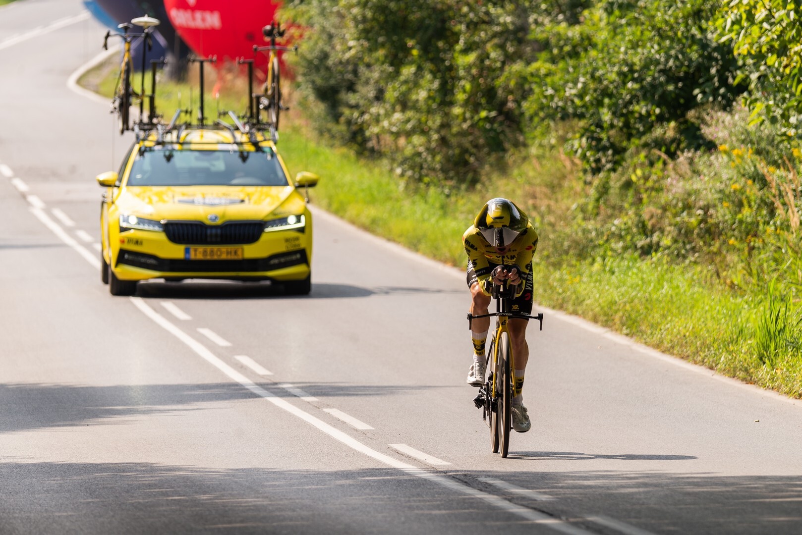 El jefe del equipo Visma dice que el Tour de Francia está «amañado» tras los controles antidopaje nocturnos que afectaron a Vingegaard