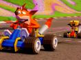 Personajes disfrazados por las pistas de Crash Team Racing