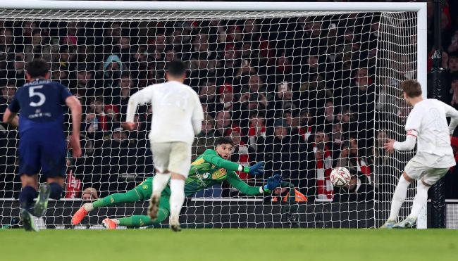 El Manchester United derrota al Arsenal en los penaltis incluso jugando con 10 hombres
