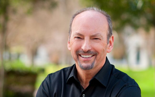 Peter Moore: Asha Sharma es una "líder ejecutiva muy capaz" que necesita explicar la IA a los jugadores