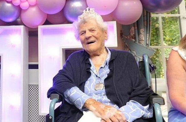 Ethel Caterham, de 115 años, se convierte en la persona viva más anciana del mundo