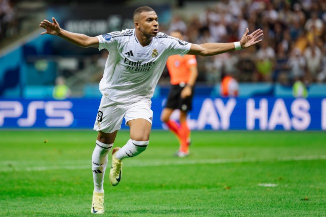 El Real Madrid gana El Clásico con goles de Mbappé y Bellingham, pero el partido acaba en trifulca