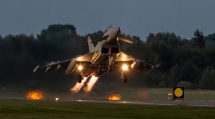 Polonia moviliza aviones de combate y cierra aeropuertos tras los ataques rusos cerca de su frontera con Ucrania