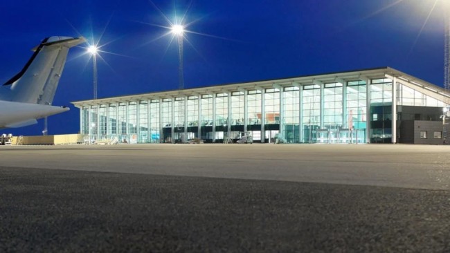 El aeropuerto danés de Aalborg suspende los vuelos por segunda noche consecutiva debido a la sospecha de actividad de drones