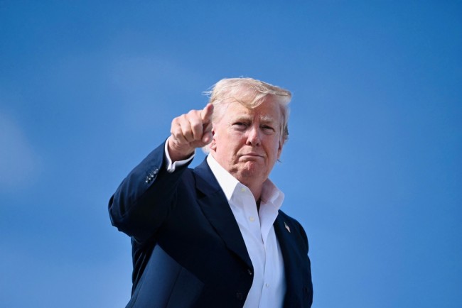 Trump amenaza con "entrar y matar a Hamás" si persisten los ataques