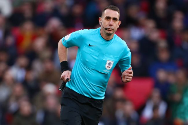 Escándalo en la Premier League: un árbitro ha sido despedido tras comentarios peyorativos hacia Jürgen Klopp